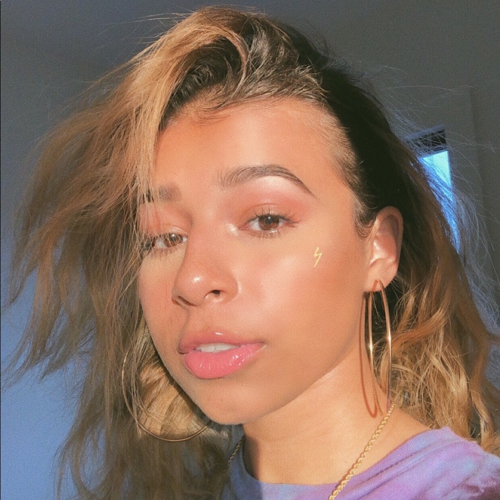 Meet your Posher, Maegan